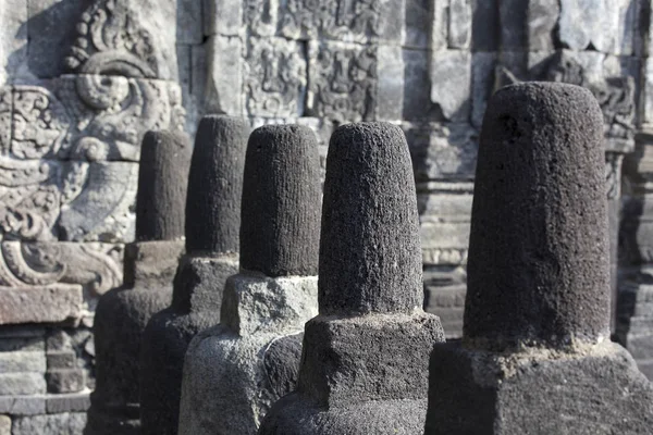 O templo de Borobudur esculpiu detalhes de pedra — Fotografia de Stock