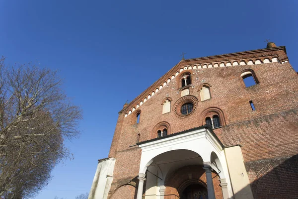 Veduta della facciata della chiesa di Morimondo — Foto Stock