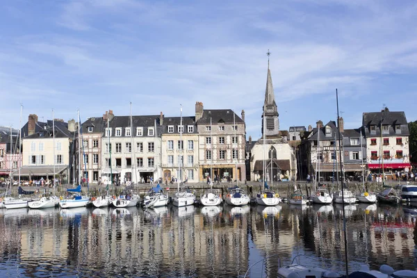 The old port of Honfleur — Stock Photo, Image