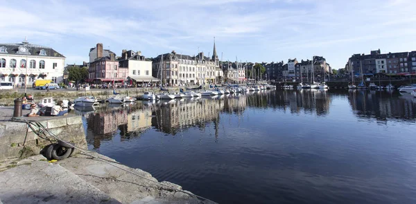 The old port of Honfleur — Stock Photo, Image