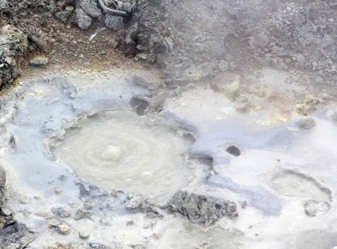 Manado yakınlarındaki Linau gölünde jeolojik faaliyetler