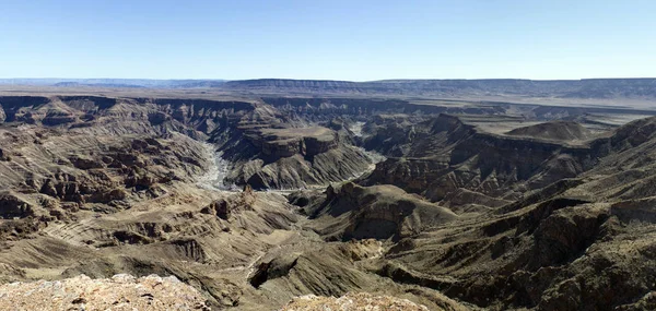 Breed uitzicht op de canyon van de visrivier — Stockfoto