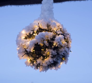 Noel zamanı ışıkları ve dekorasyon