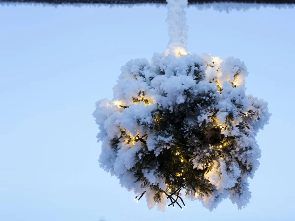 Weihnachtsbeleuchtung und Dekoration — Stockfoto