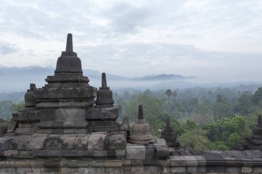 Borobudur tapınağında yürüyüş