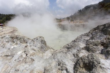Sikidang yükselen bulutlar