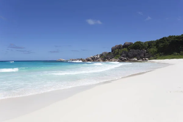 Het Tropische Paradijs Van Een Van Seychellen Eilanden — Stockfoto