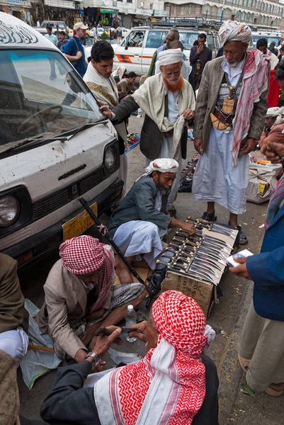 Mannen Traditionele Kleding Kopen Janbiyas Mei 2007 Sanaa Jemen Janbiya — Stockfoto