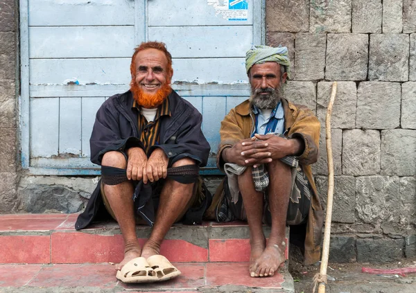 Zwei Männer Posieren Mai 2007 Vor Einem Geschäft Sanaa Jemen — Stockfoto