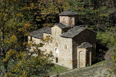 Agios Zacharias tarihi manastır üzerinde Mt Grammos Yunanistan Kilisesi