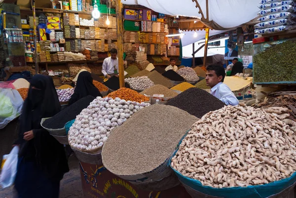 Muž Prodává Koření Května 2007 Sanaa Jemen Otevřené Trhy Hrají — Stock fotografie