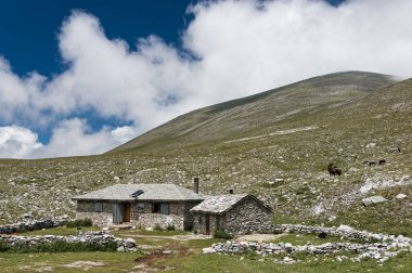 Olimpos Dağı, Yunanistan'ın en yüksek Dağı üzerinde mustafa sığınak Hut görünümü