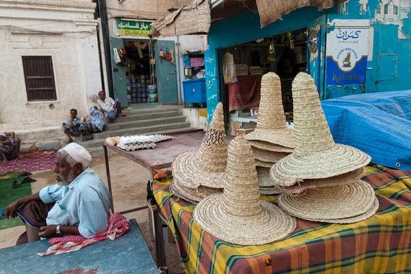Man Sells Traditional Straw Hats Open Market May 2007 Shibam — Stock Photo, Image