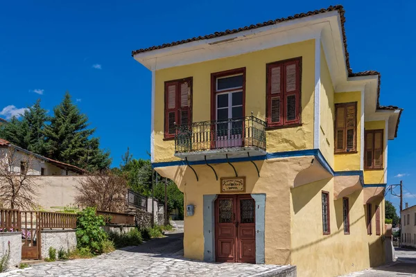 2017 日にテッサリア ギリシャのトリカラ古い町で伝統的な建築様式の建物 — ストック写真