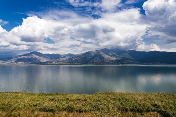 Pohled Pobřeží Malé Mikri Prespa Lake Severním Řecku — Stock fotografie