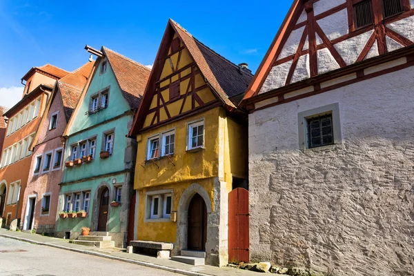在德国巴伐利亚的中世纪小镇罗腾堡陶伯的五颜六色的房子 — 图库照片