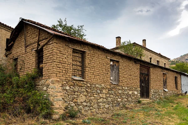 Edifício Velho Feito Tijolos Pedra Lama Setembro 2017 Aldeia Abandonada — Fotografia de Stock