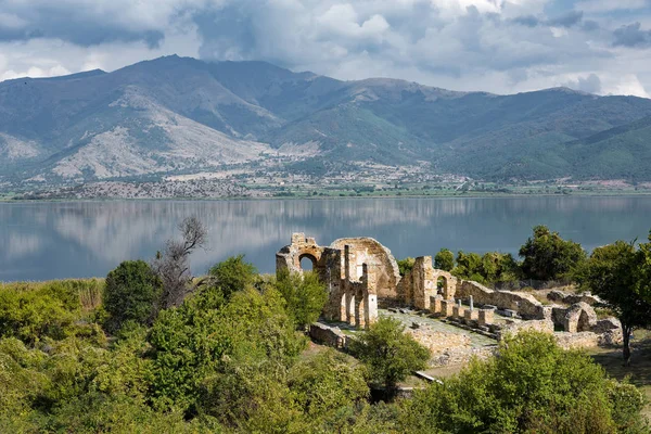 Paisagem Com Ruínas Basílica Ágios Santo Achillios Pequeno Lago Prespa — Fotografia de Stock