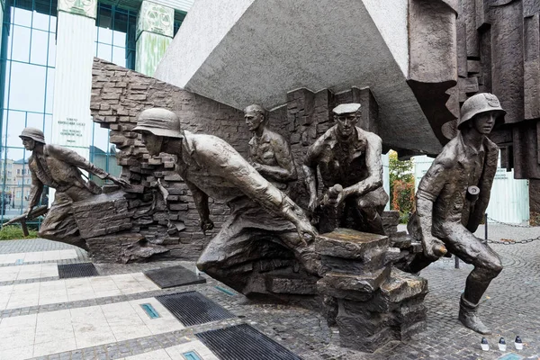 2017年10月22日在波兰华沙举行的纪念1944年华沙起义纪念碑的观景 — 图库照片