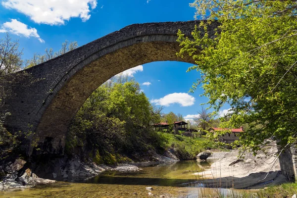 Pohled Obnovené Tradiční Kamenný Most Chrysavgi Thessálii Řecko — Stock fotografie