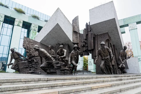 2017年10月22日在波兰华沙举行的纪念1944年华沙起义纪念碑的观景 — 图库照片