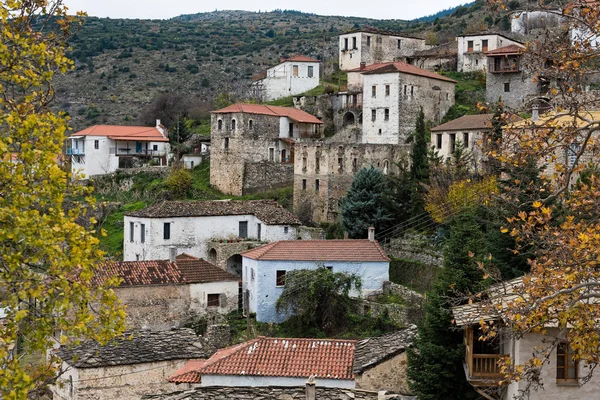 Vista Del Pueblo Histórico Abandonado Prastos Peloponeso Grecia Pueblo Bien — Foto de Stock