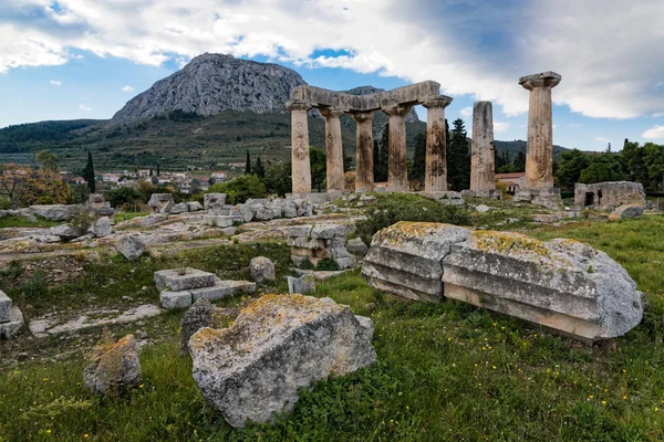 Restos Templo Apolo Sítio Arqueológico Corinto Peloponeso Grécia — Fotografia de Stock