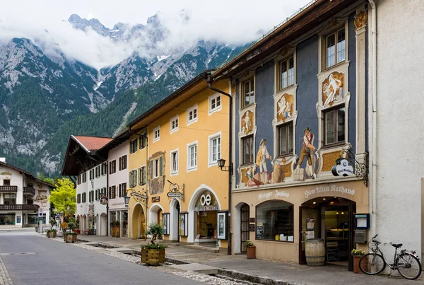 Casas Tradicionalmente Pintadas Aldeia Mittenwald Baviera Alemanha Junho 2018 — Fotografia de Stock