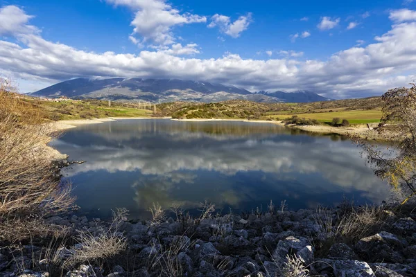 Umělé Jezero Vzdálený Pohled Horu Olymp Nejvyšší Hora Řecka Domov — Stock fotografie