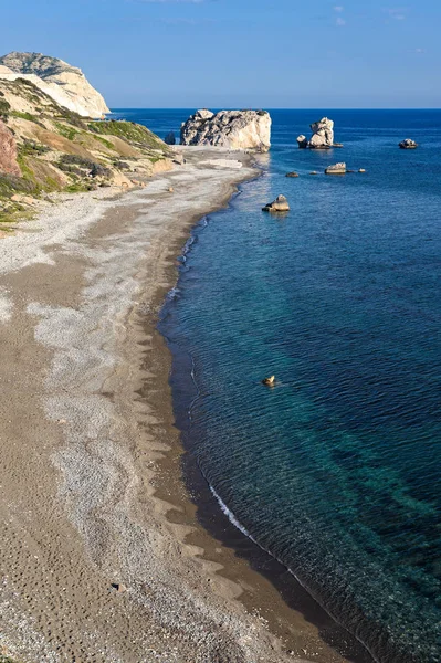 アフロディーテの岩としても知られるペトラ トゥー ロミオウ ギリシャの岩 の眺め パフォス キプロスの海の積み重ね — ストック写真