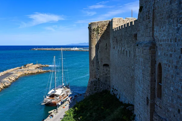 Μέρος Των Τειχών Του Κάστρου Της Κυρήνειας Στην Κύπρο Θέα — Φωτογραφία Αρχείου