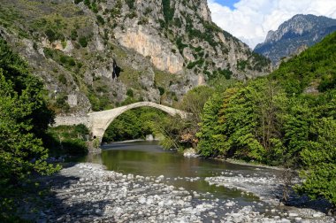 Tarihi taş köprü, Konitsa Epirus, Yunanistan