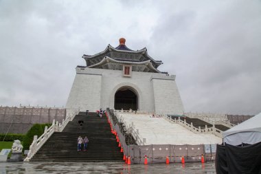 Taipei, Tayvan - 12 Ekim 2018:Chiang Kai Shek anıt salonu. Yağmurlu günde Tayvan.