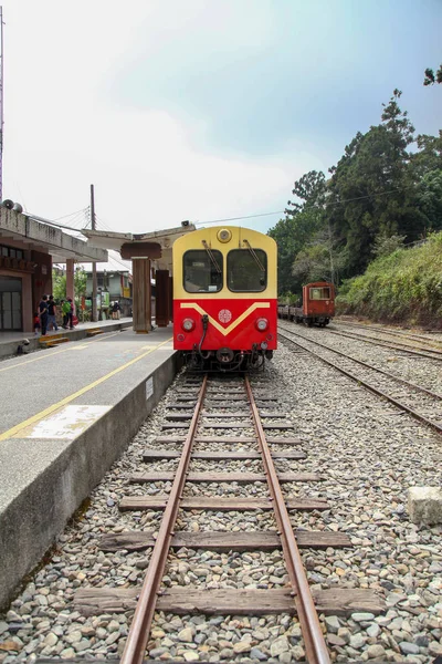 Fenchihu Taiwan Octubre 2018 Parada Tren Estación Tren Fenchihu Montaña — Foto de Stock