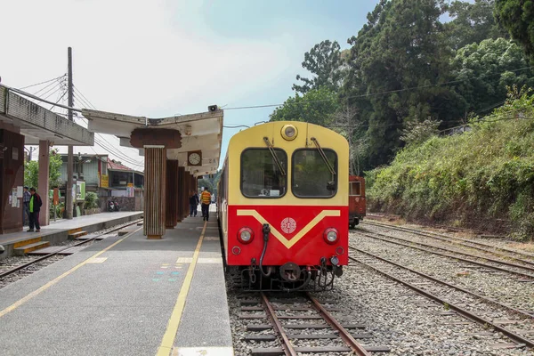 Fenchihu Taiwan Octubre 2018 Parada Tren Estación Tren Fenchihu Montaña — Foto de Stock