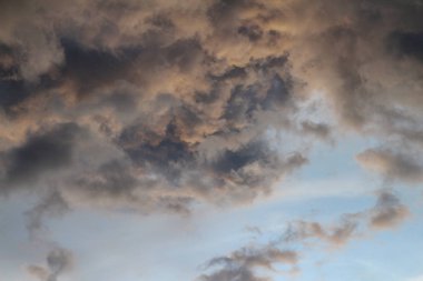 Tayland'da fırtına öncesi bulut siyah 