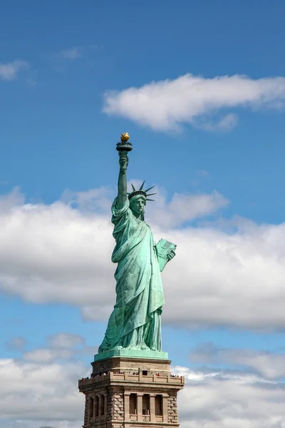 New York'taki özgürlük heykeli Amerikan sembolüdür. — Stok fotoğraf
