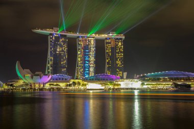 Marina Bay,Singapur - 10 Nisan 2016:Marina Bay Sa'da lazer gösterisi
