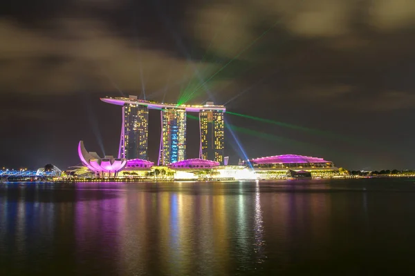 Marina Bay, Singapore-10 april 2016: Laser show in Marina Bay sa — Stockfoto