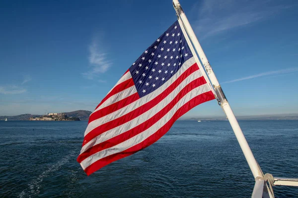San francisco,ABD'de denizde ABD bayrağı — Stok fotoğraf