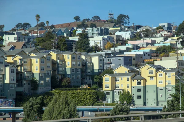 San Francisco, USA-prosinec 13, 2018: moderní vesnice na hoře je — Stock fotografie