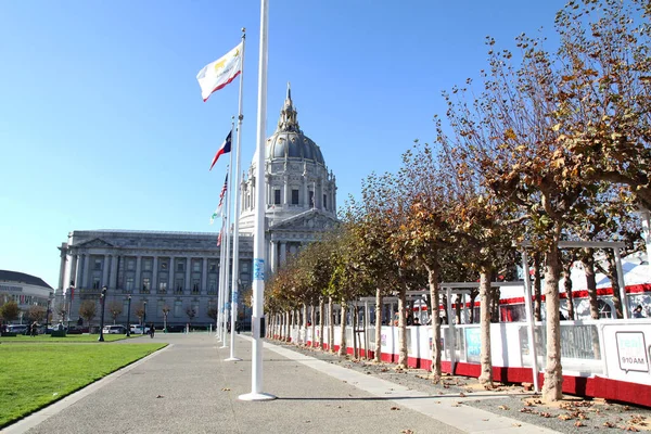 Kalifornien, usa-dezember 13.2018: san francisco city hall is big — Stockfoto