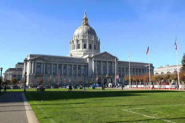 Kalifornien, usa-dezember 13.2018: san francisco city hall is big — Stockfoto