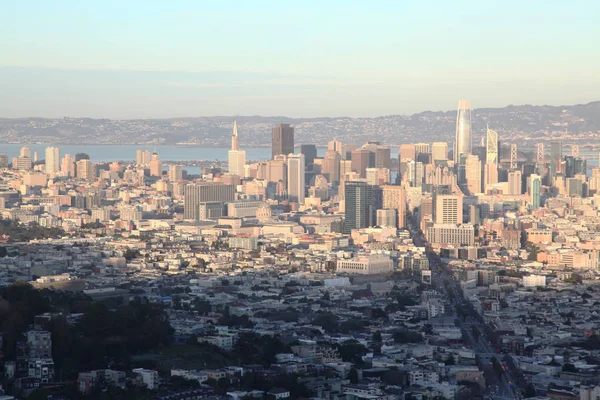 Luchtfoto van San Francisco voor zonsondergang vanaf Twin Peaks, Cali — Stockfoto