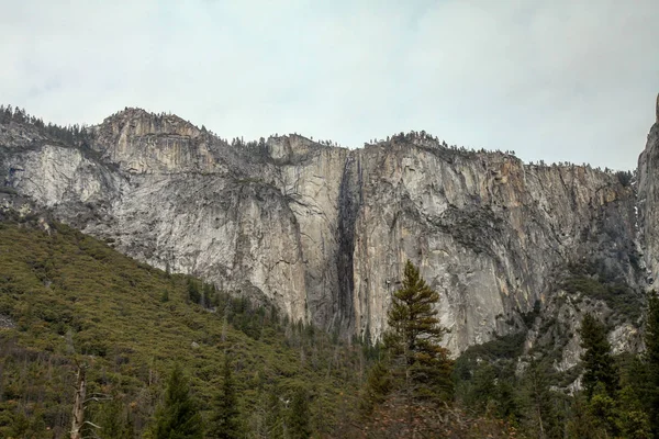 Veduta del paesaggio naturale del Parco Nazionale dello Yosemite in inverno — Foto Stock