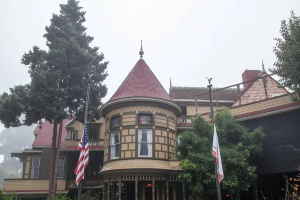 California, USA-December 12,2018:Outside Winchester house is gho — Stock Photo, Image