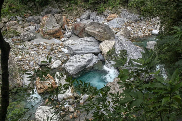 Udsigt over floden ved Taroko Nationalpark landskab i Hualien, taiwa - Stock-foto