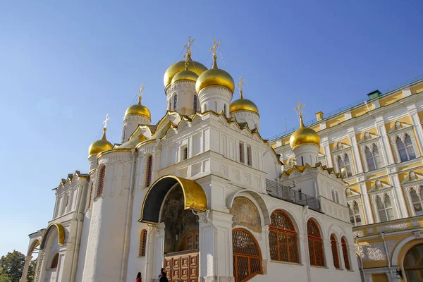 МОСКВА, РОССИЯ-8 ОКТЯБРЯ 2014: Золотые купола Москвы — стоковое фото