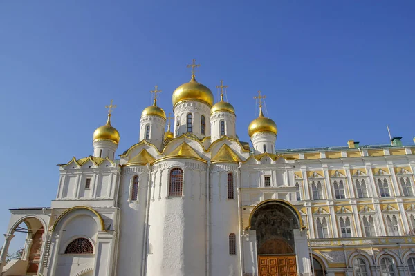 МОСКВА, РОССИЯ-8 ОКТЯБРЯ 2014: Золотые купола Москвы — стоковое фото