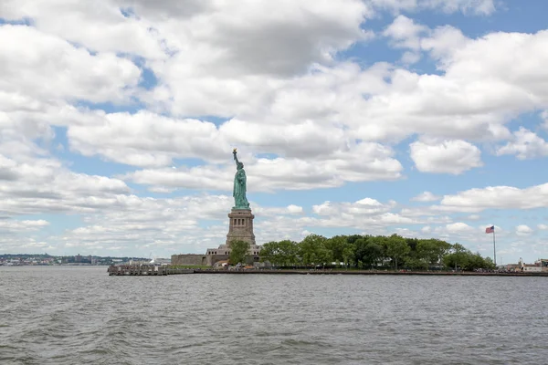 New York, États-Unis-15 juin 2018 : Visite touristique de la statue de la liberté — Photo